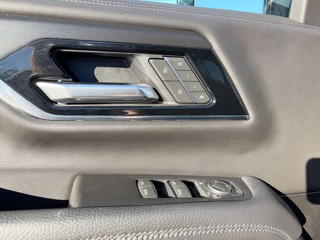 Certified 2025 GMC Yukon Denali image 23