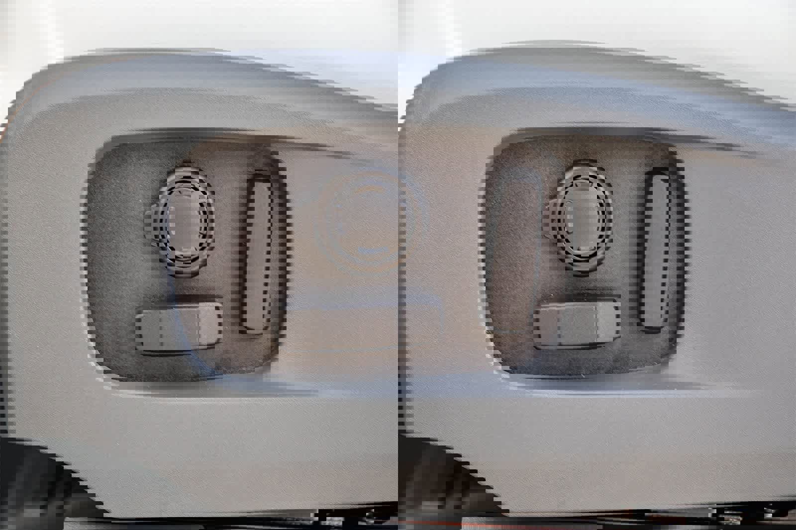 New 2026 Land Rover Defender 110 X-Dynamic SE image 22