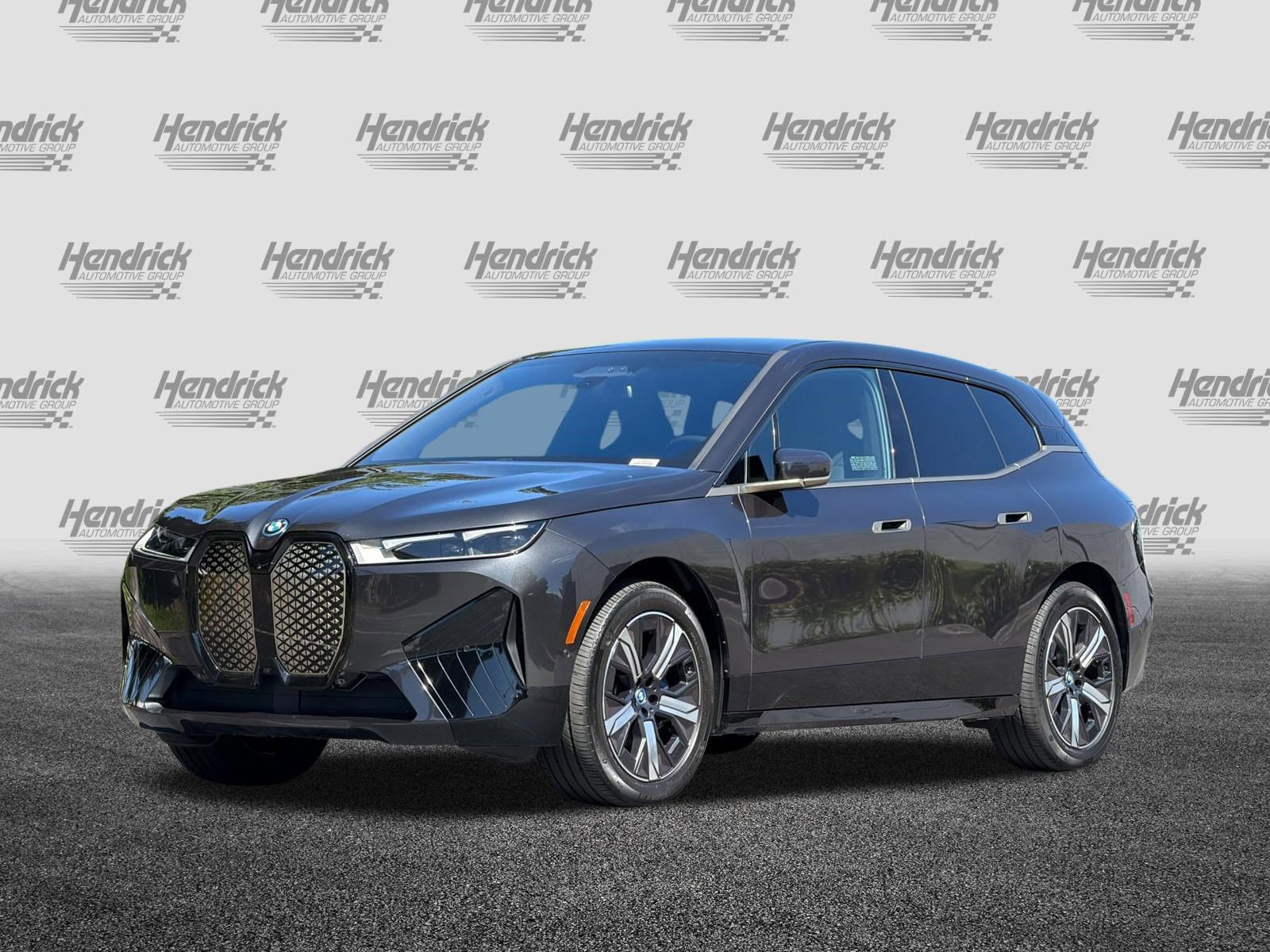 Used 2023 BMW iX xDrive50 w/ Sport Package AWD/4WD image 9