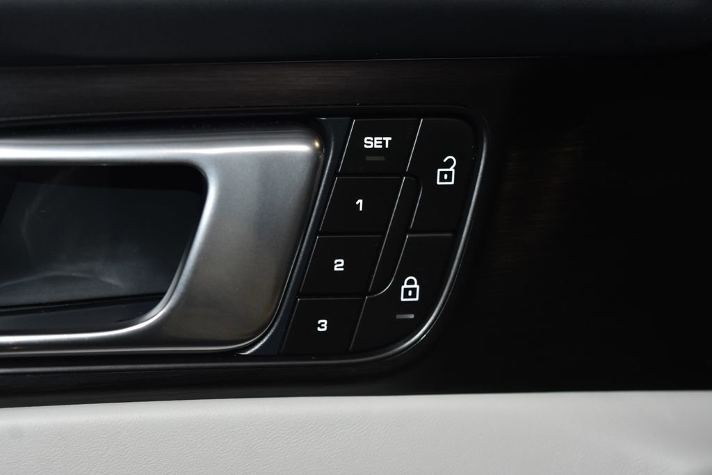 Used 2023 Porsche Panamera 4 Platinum Edition image 7