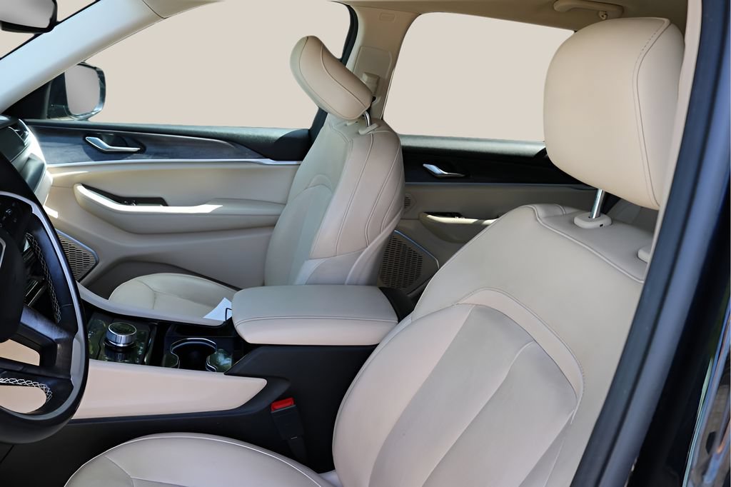 Used 2021 Jeep Grand Cherokee L Limited RWD image 11