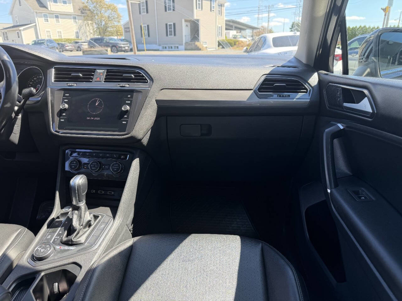 Used 2018 Volkswagen Tiguan SE w/ Panoramic Sunroof Package AWD/4WD image 27