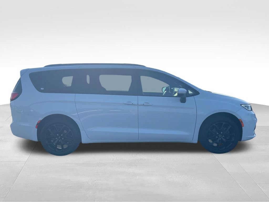 Used 2023 Chrysler Pacifica Touring-L w/ S Appearance Package AWD/4WD image 6