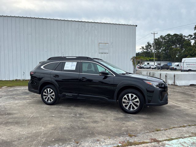 Used 2025 Subaru Outback Premium AWD/4WD image 2