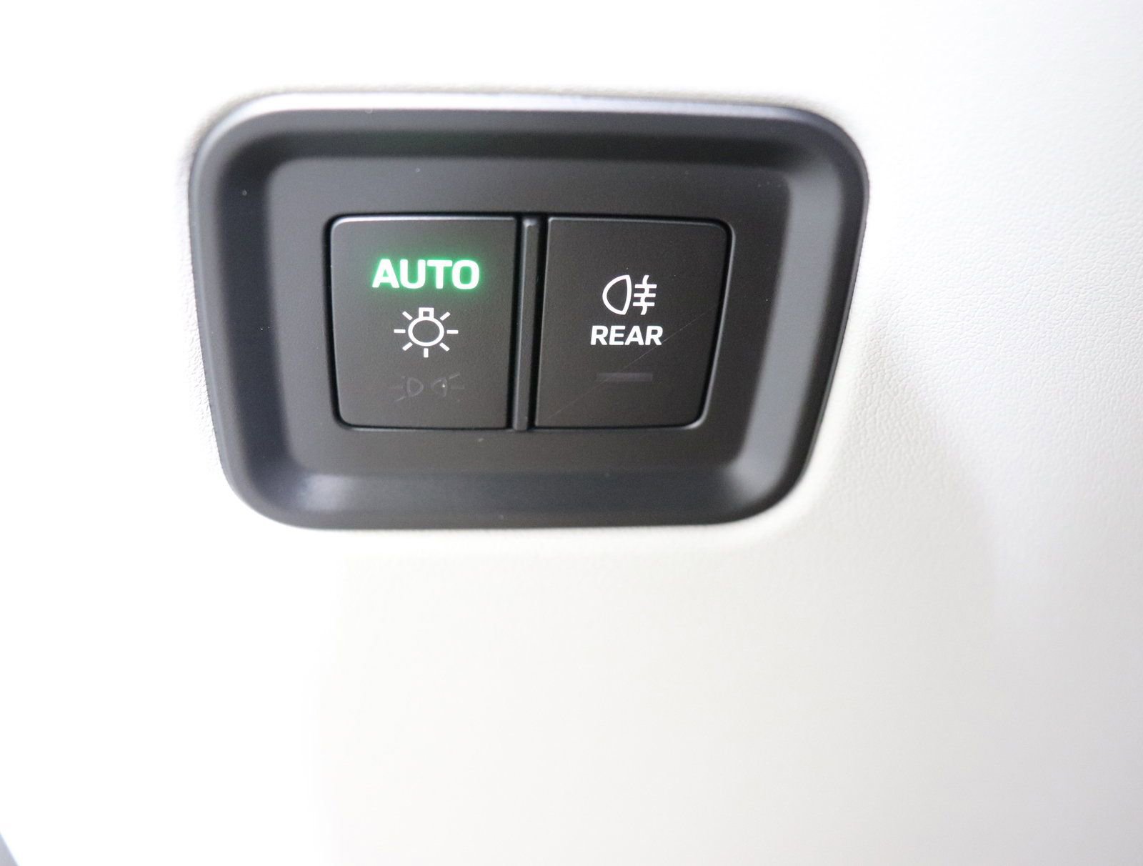 Used 2024 Porsche Macan 4 Electric image 32