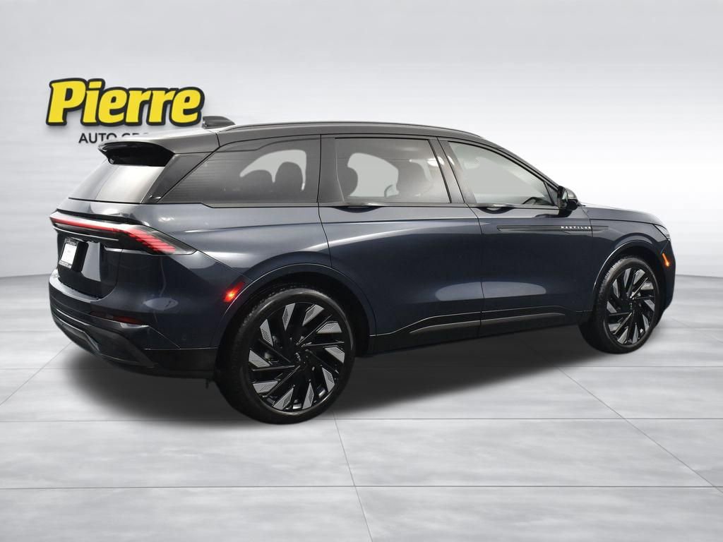 Used 2024 Lincoln Nautilus Reserve w/ Equipment Group 202A image 4