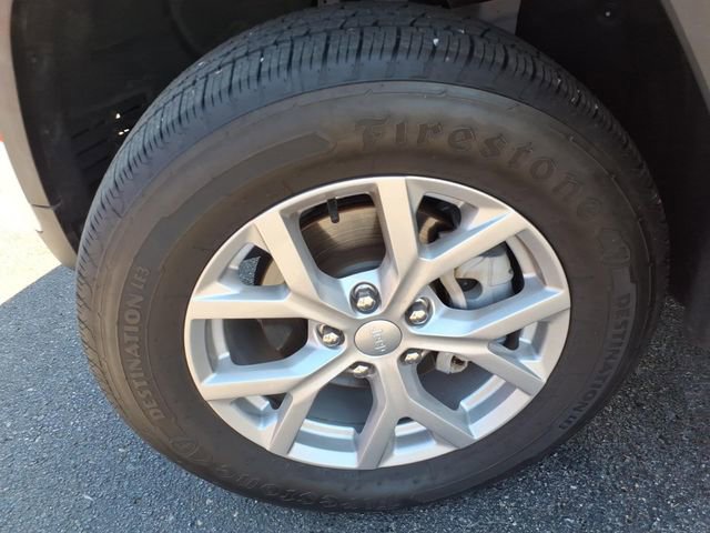 Used 2023 Jeep Grand Cherokee Limited AWD/4WD image 30