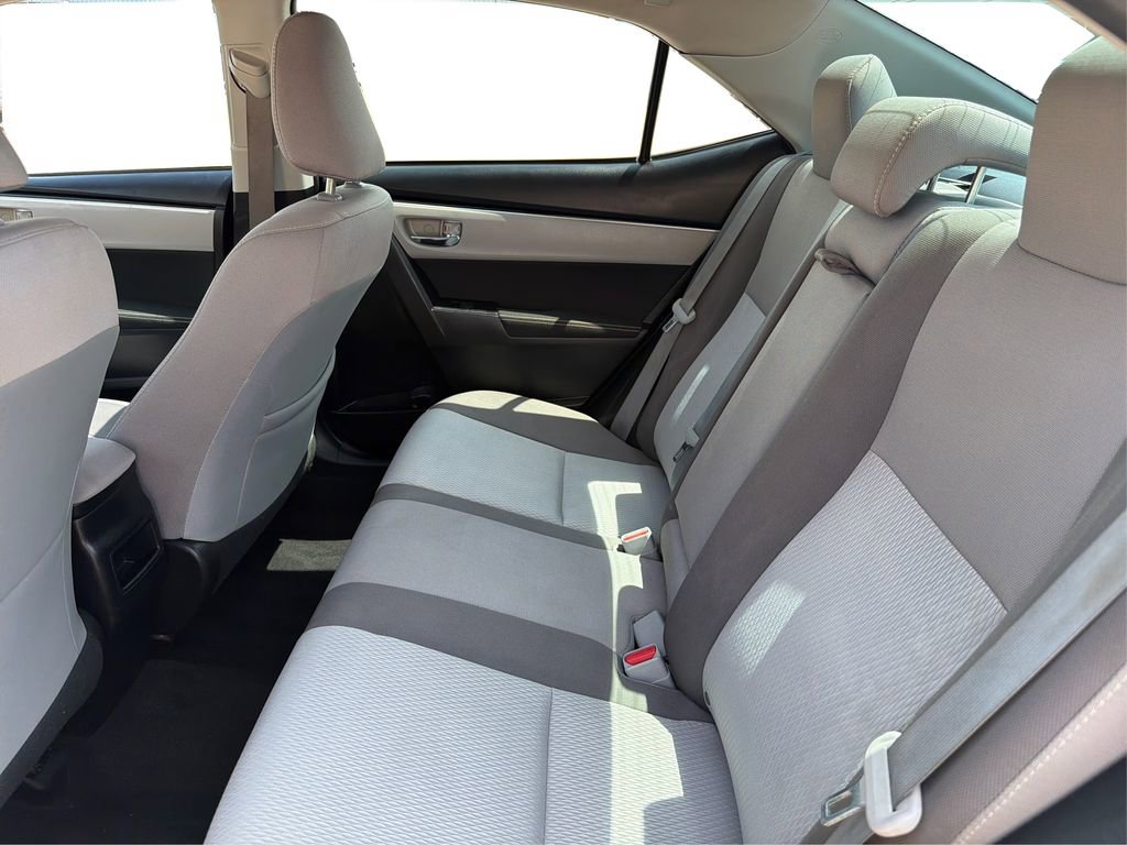 Used 2018 Toyota Corolla LE image 11