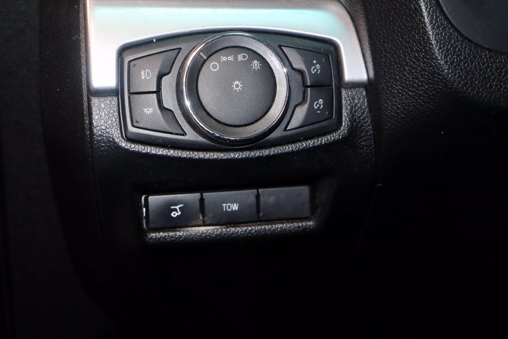 Used 2016 Ford Explorer XLT w/ Equipment Group 202A FWD image 27