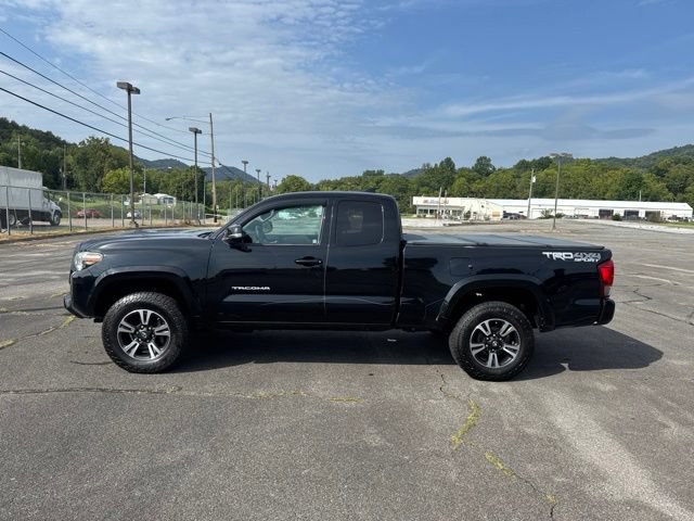 Used 2016 Toyota Tacoma TRD Sport w/ Towing Package AWD/4WD image 5