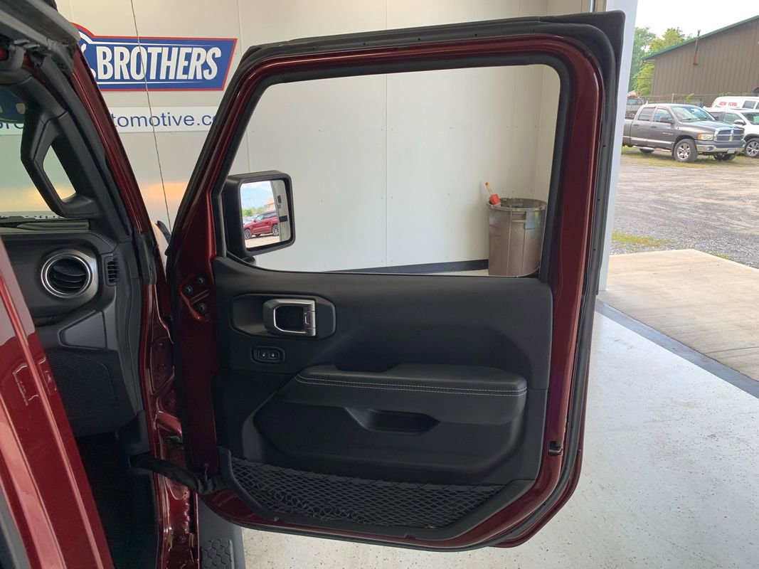 Used 2021 Jeep Wrangler Unlimited Sahara image 26