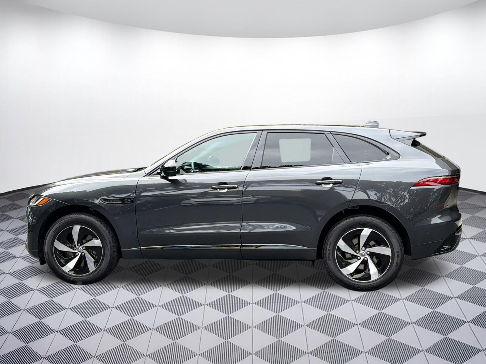 Used 2026 Jaguar F-PACE R-Dynamic S AWD/4WD image 2