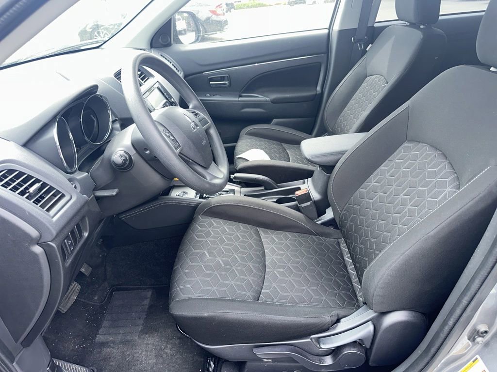 Used 2025 Mitsubishi Outlander Sport AWD image 5
