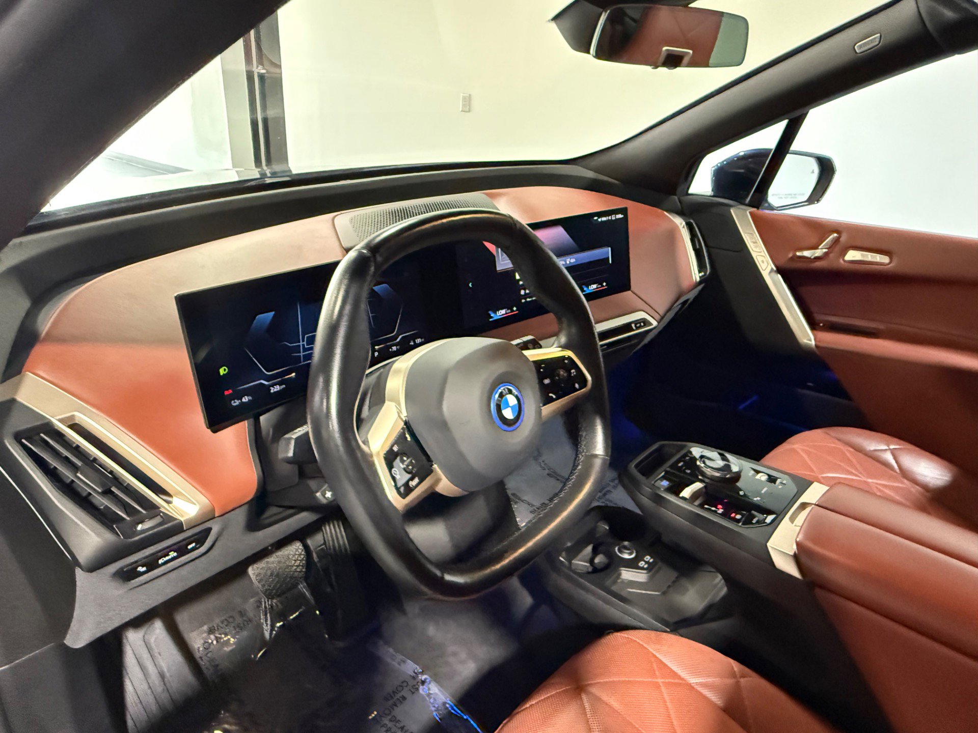 Used 2023 BMW iX xDrive50 w/ Sport Package AWD/4WD image 21