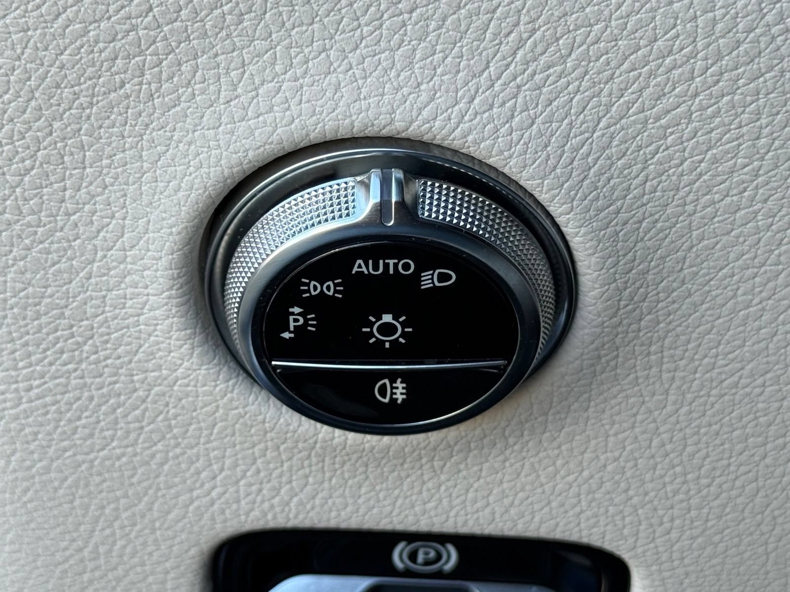Used 2026 Mercedes-Benz GLC 300 image 28