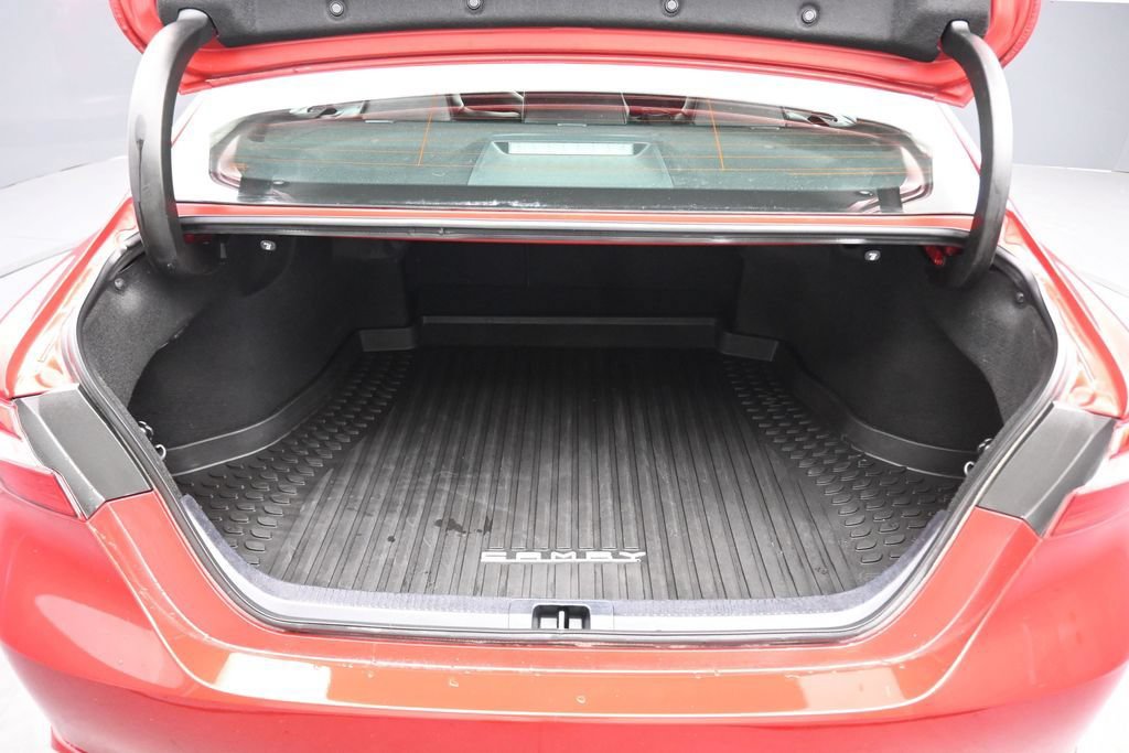 Used 2020 Toyota Camry SE w/ Sunroof Package FWD image 45