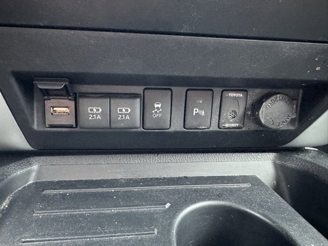 Used 2020 Toyota Tundra Platinum image 29