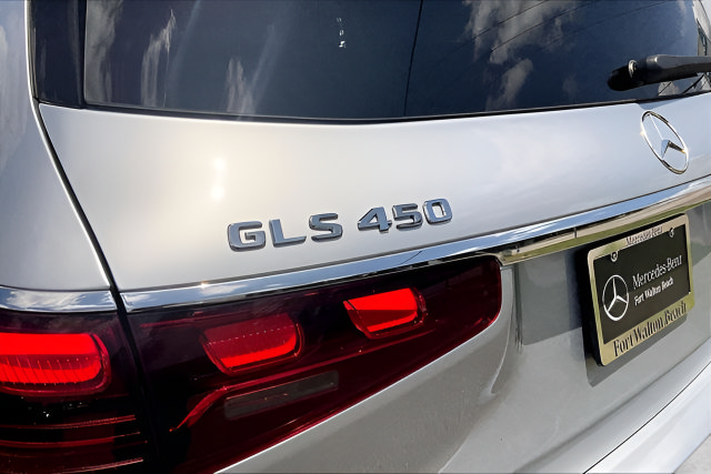Used 2025 Mercedes-Benz GLS 450 4MATIC image 32