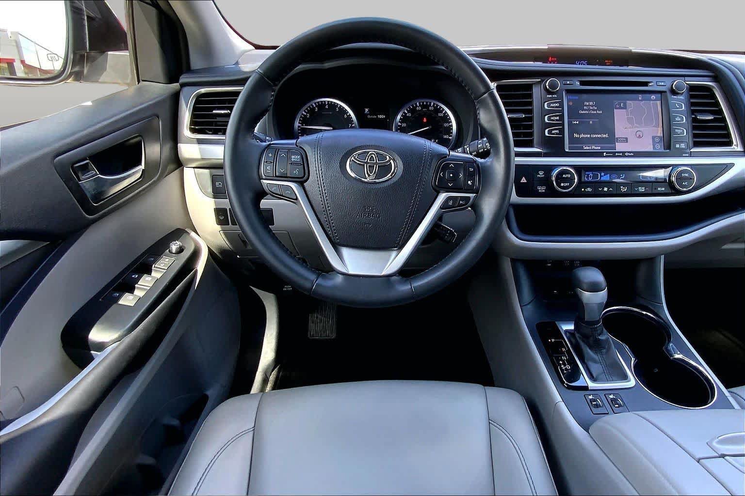 Used 2019 Toyota Highlander XLE AWD/4WD image 6