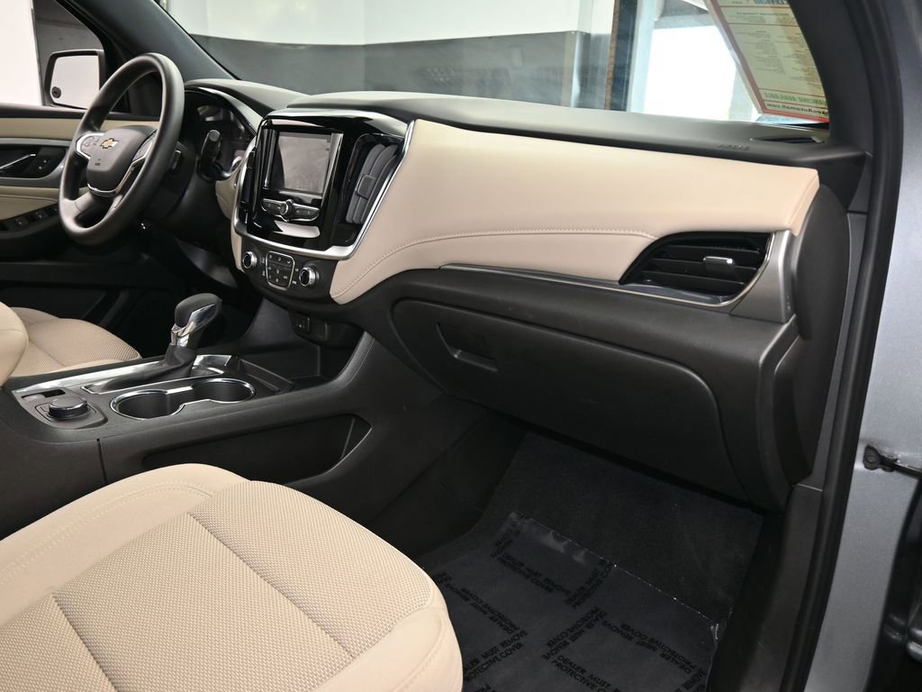 Used 2023 Chevrolet Traverse LS image 43