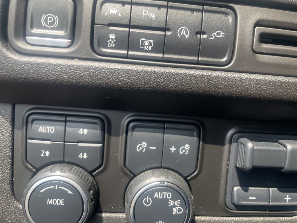 Used 2022 Chevrolet Tahoe RST w/ Sport Performance Package AWD/4WD image 13
