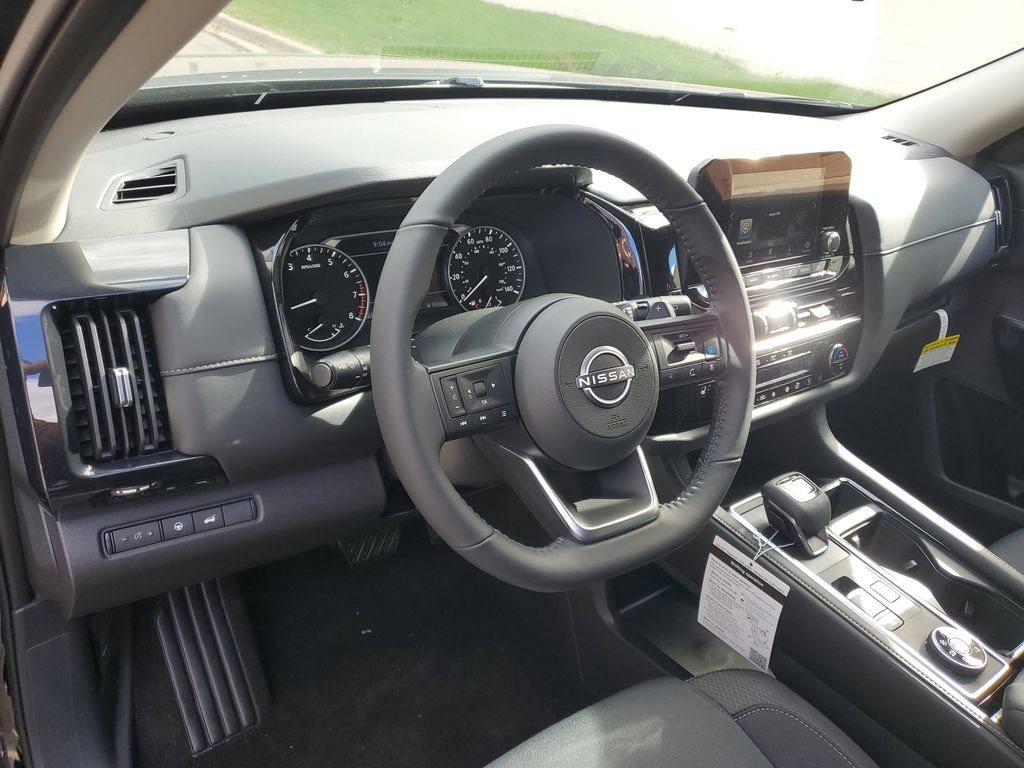 New 2025 Nissan Pathfinder SV image 13
