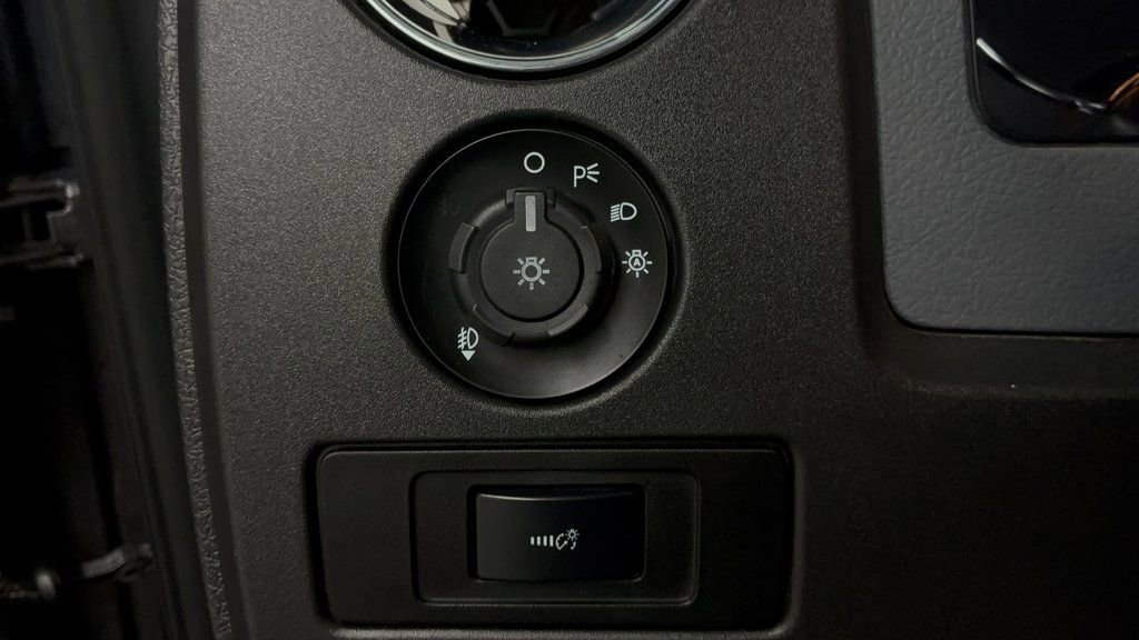 Used 2014 Ford F150 XLT w/ XLT Chrome Package image 32