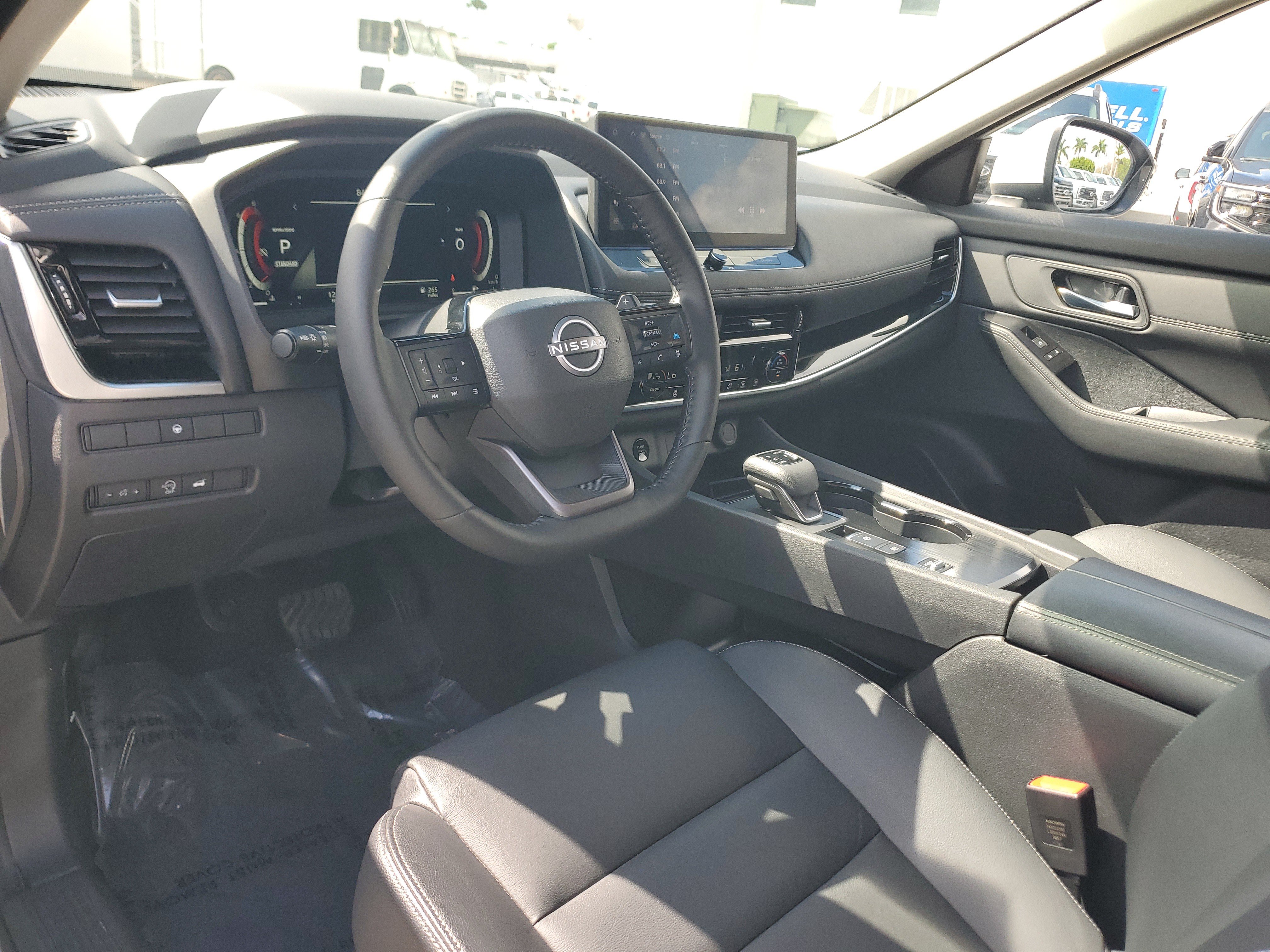 Used 2025 Nissan Rogue SL FWD image 9