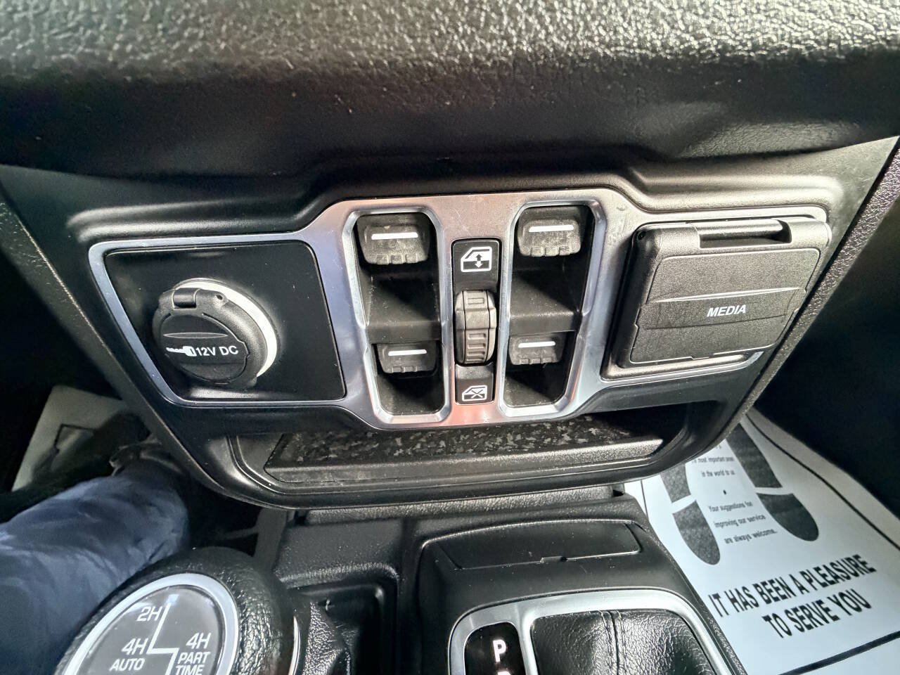 Used 2024 Jeep Wrangler Unlimited w/ Convenience Group AWD/4WD image 58