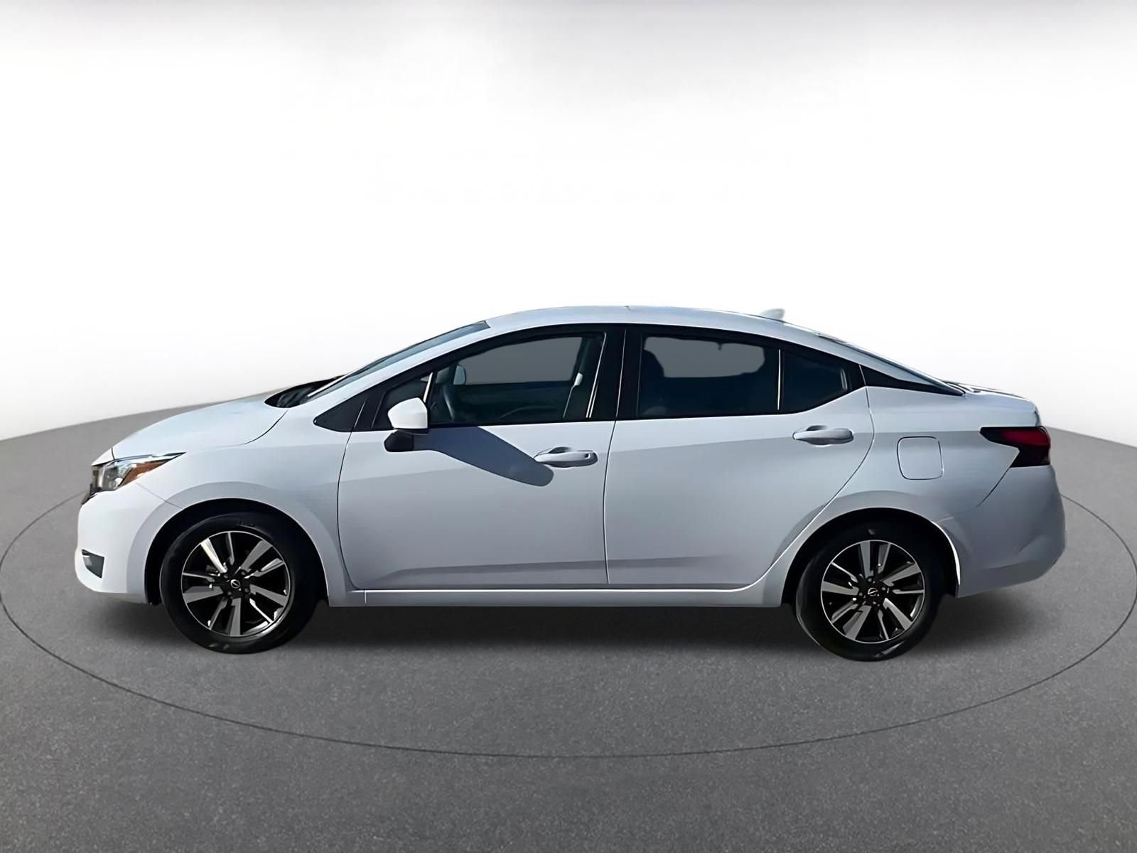 Used 2025 Nissan Versa SV image 9