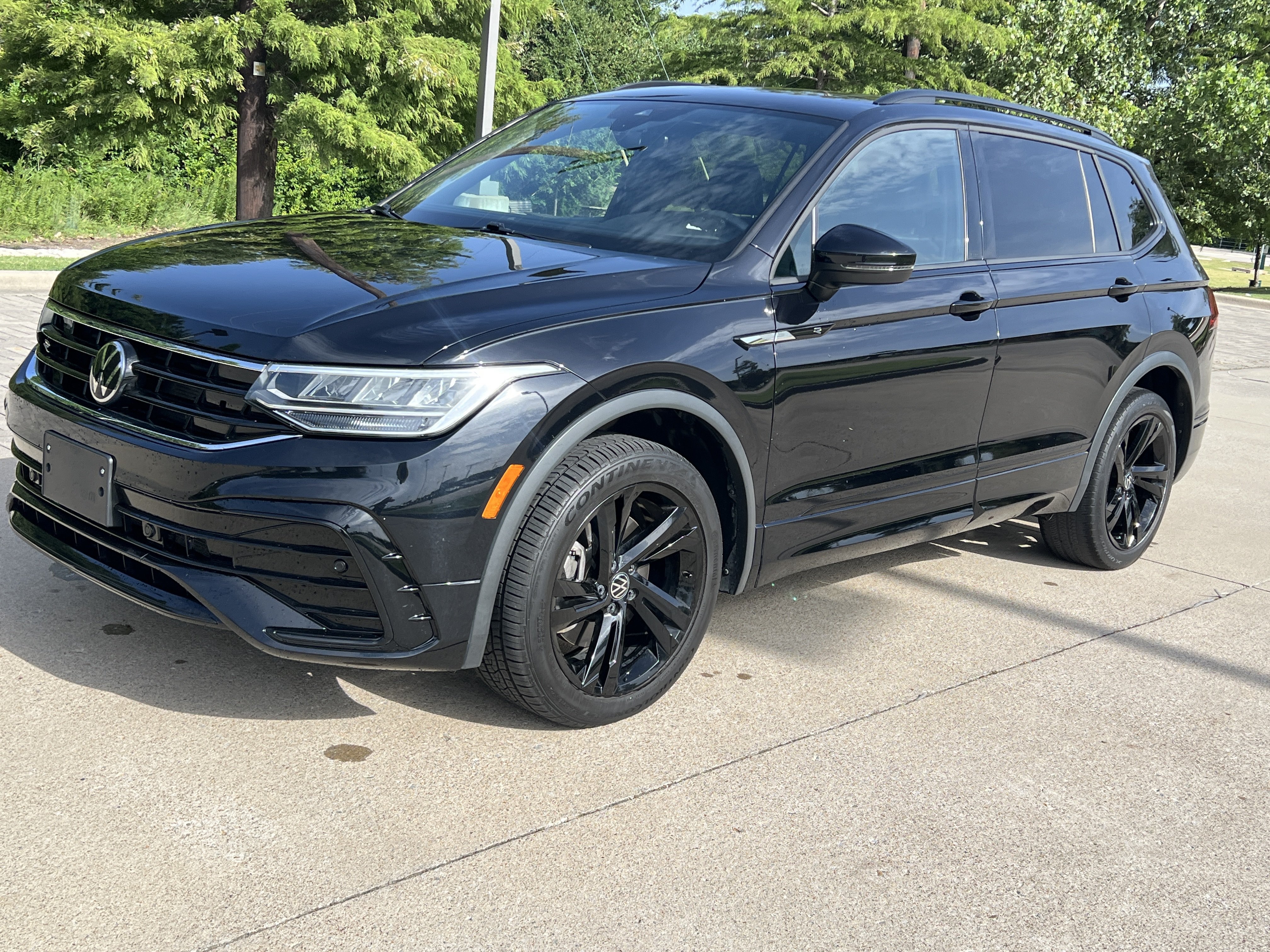 Certified 2023 Volkswagen Tiguan SE R-Line FWD image 4