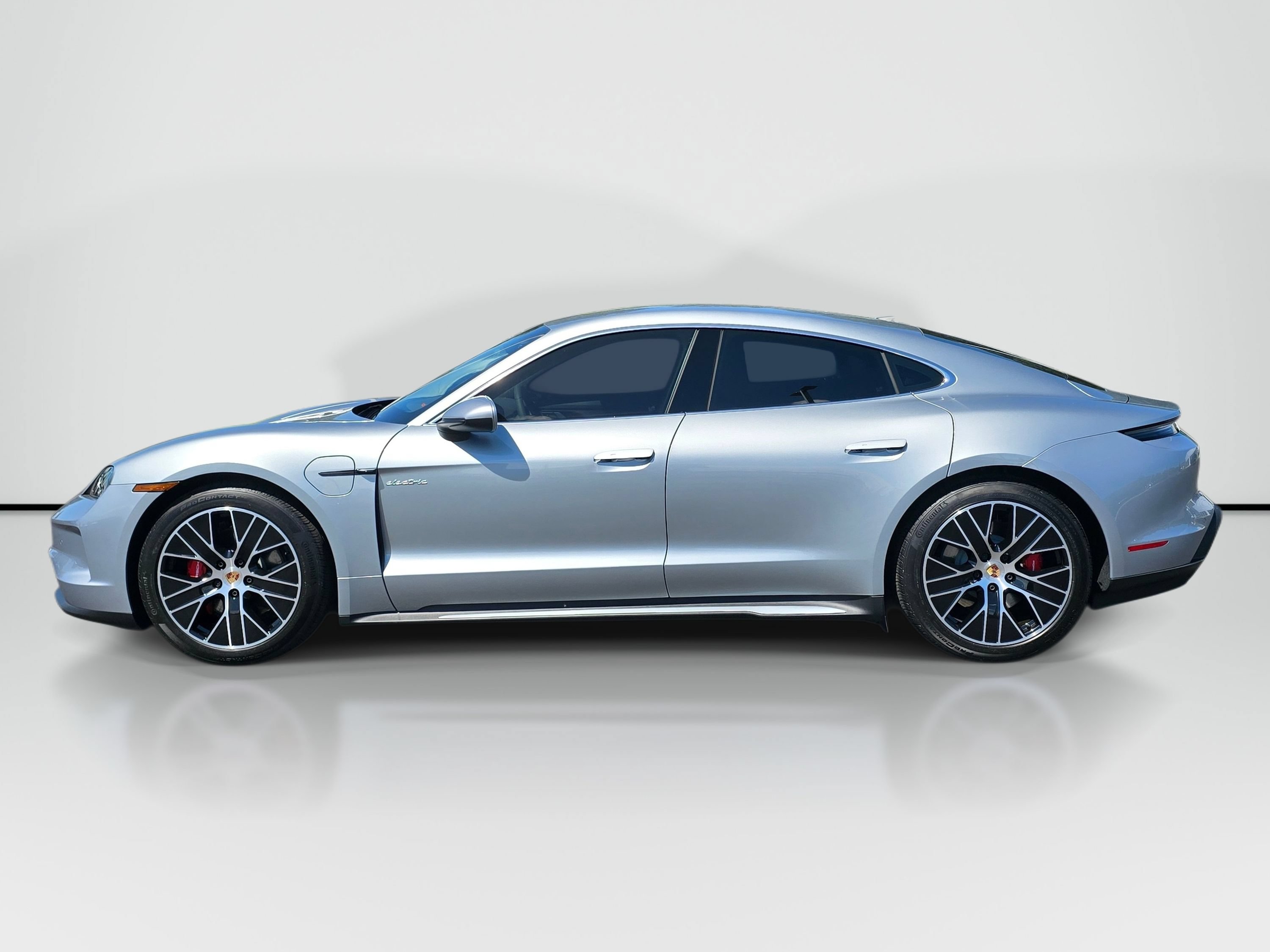 Used 2025 Porsche Taycan 4S AWD/4WD image 2