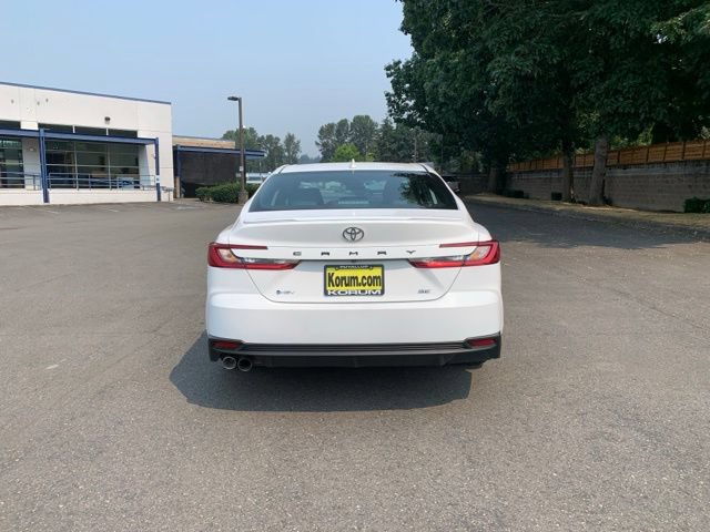 Used 2025 Toyota Camry SE FWD image 4