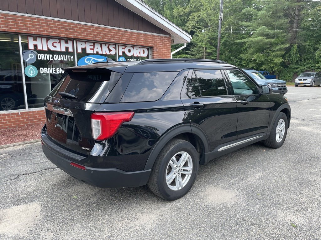 Certified 2022 Ford Explorer XLT image 3