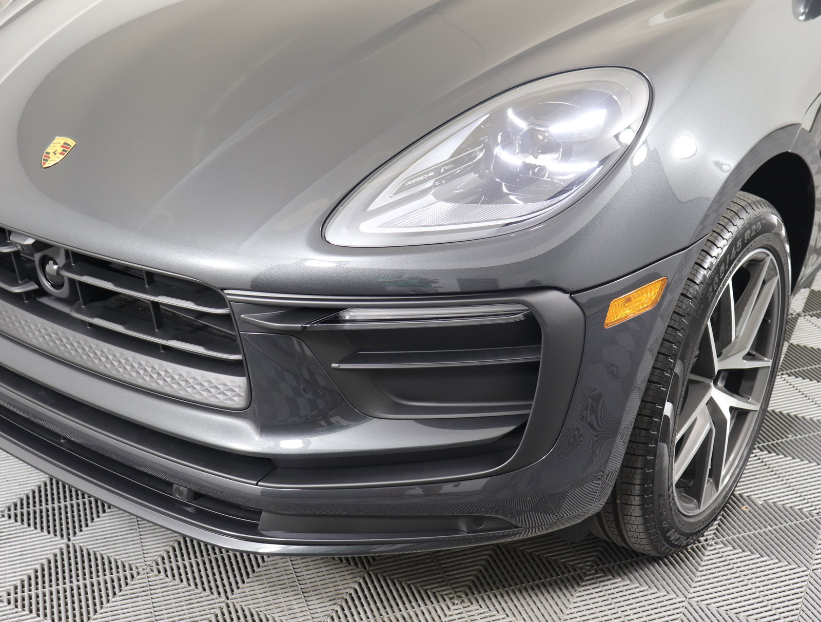 Used 2025 Porsche Macan image 13