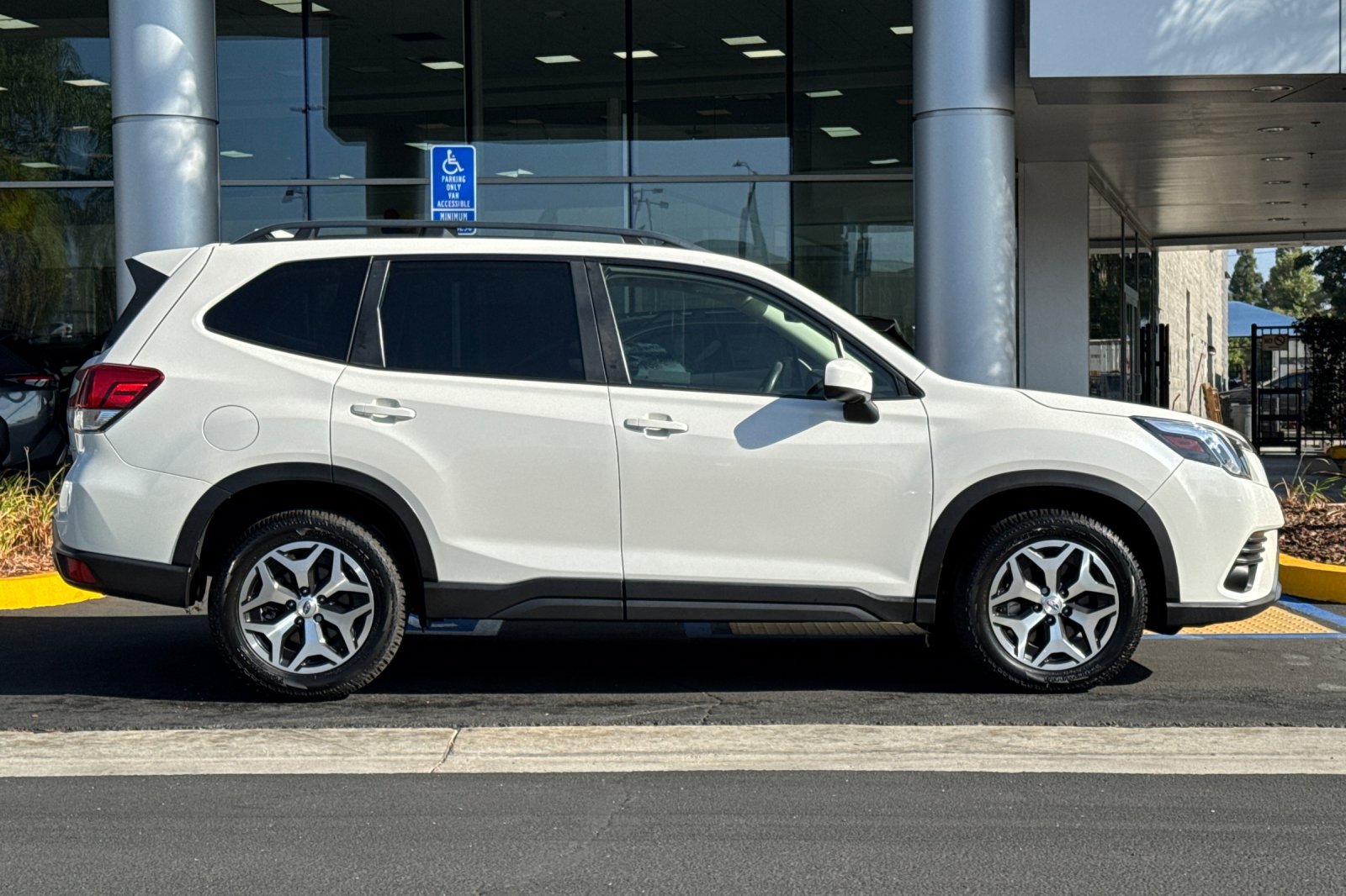Certified 2023 Subaru Forester Premium AWD/4WD image 3