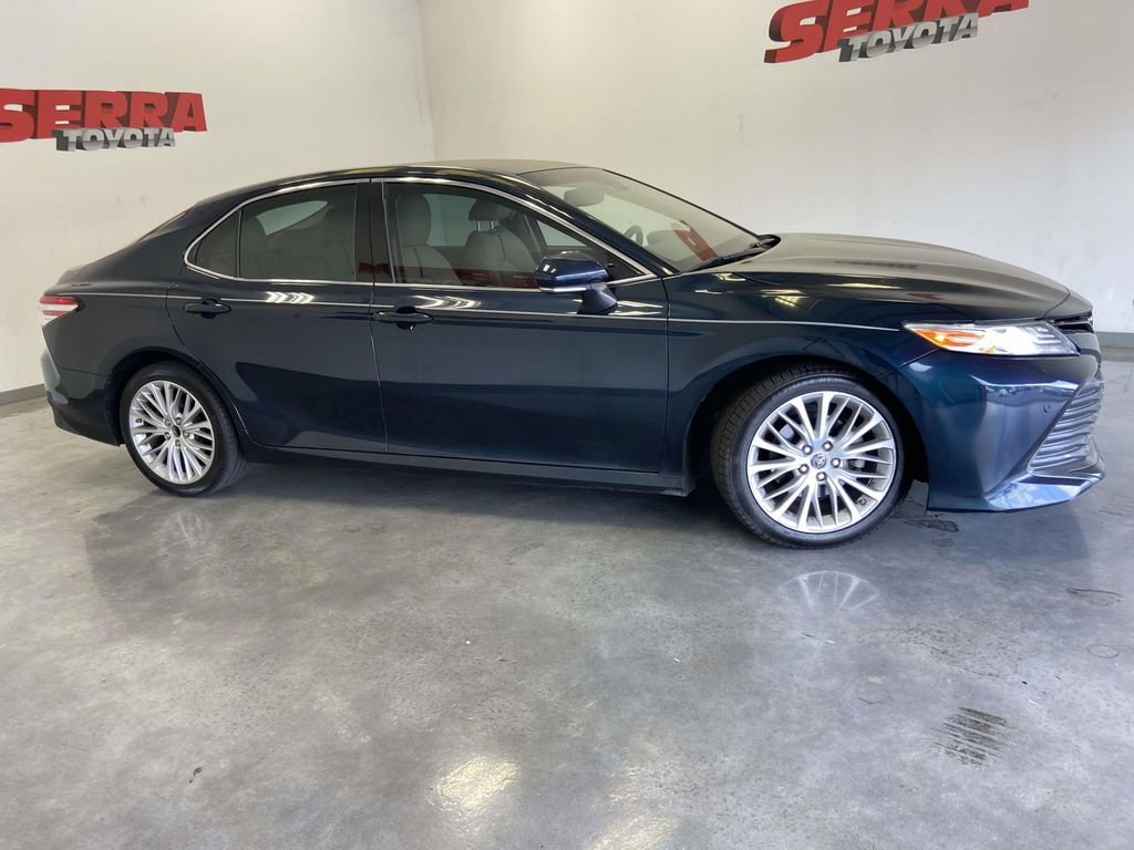 Used 2018 Toyota Camry XLE FWD image 2