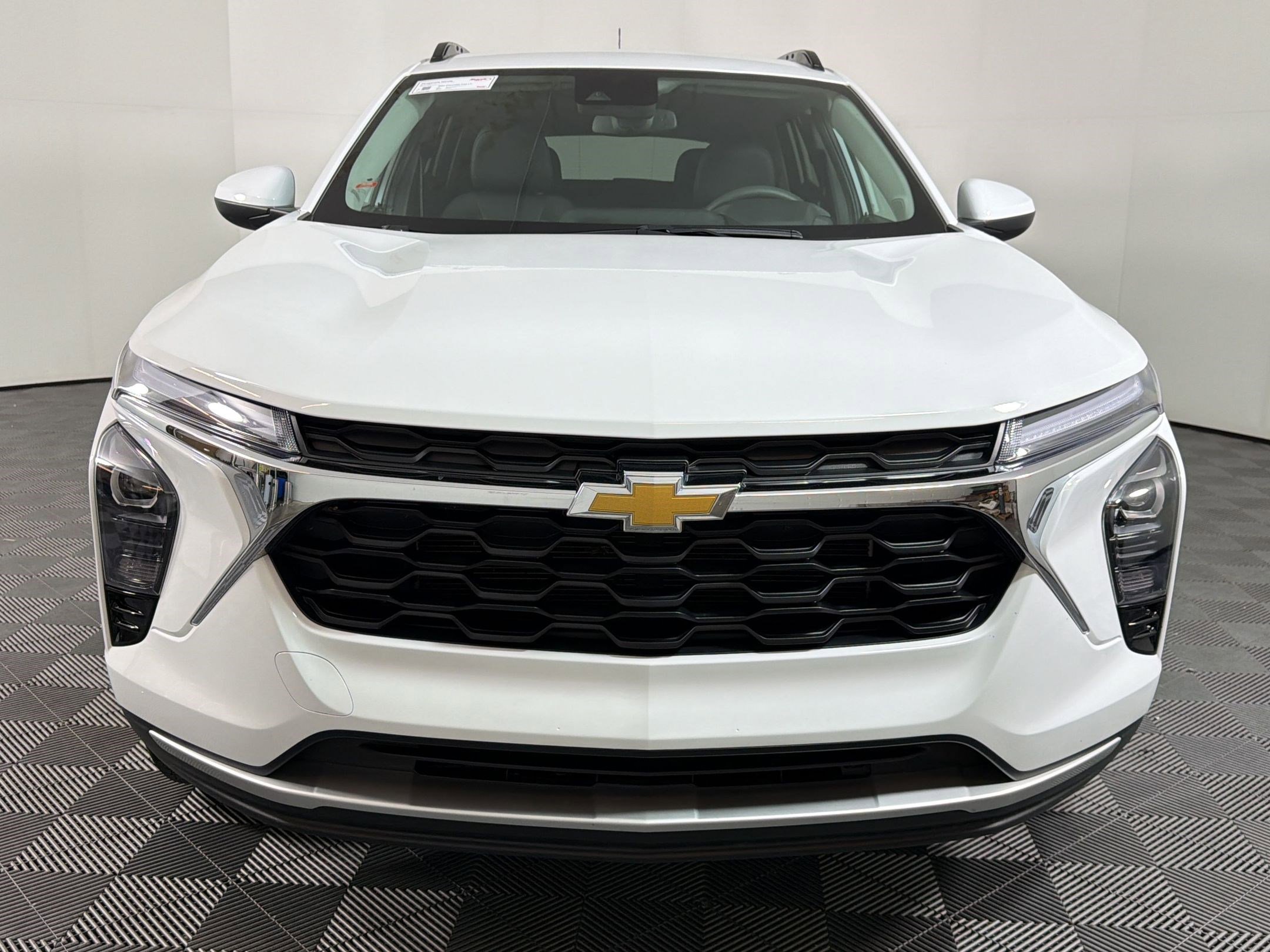 Used 2024 Chevrolet Trax LT FWD image 6