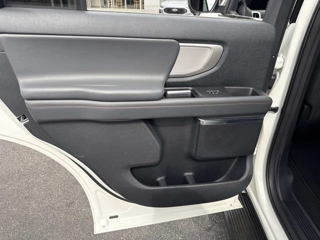 Used 2025 Ford Expedition Active AWD/4WD image 18