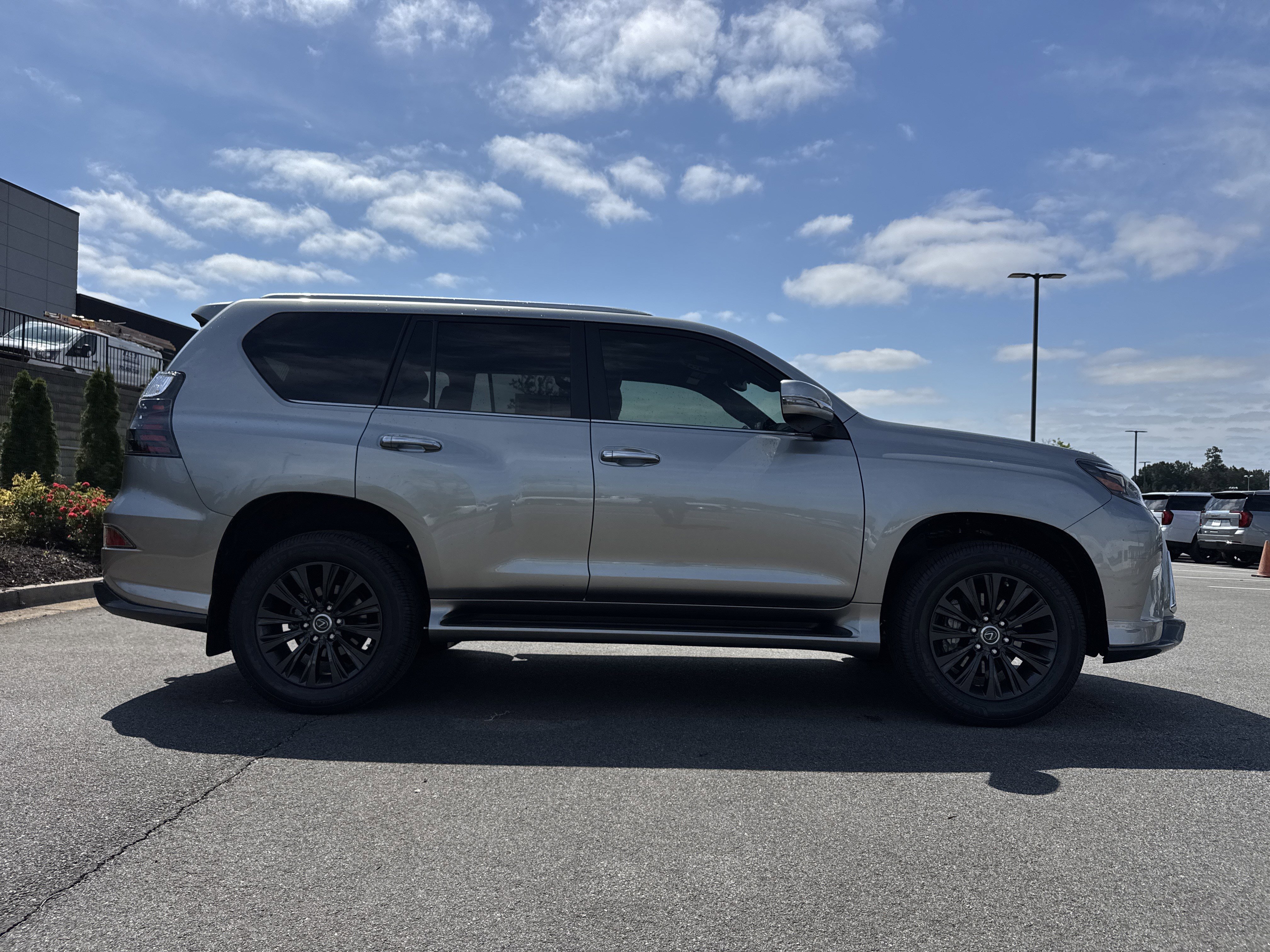 Used 2023 Lexus GX 460 Premium w/ Accessory Package AWD/4WD image 11