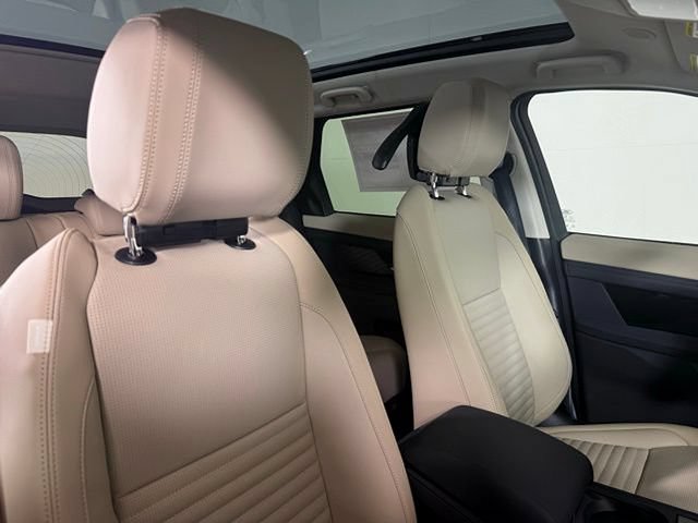 Certified 2025 Land Rover Discovery Sport S AWD/4WD image 37