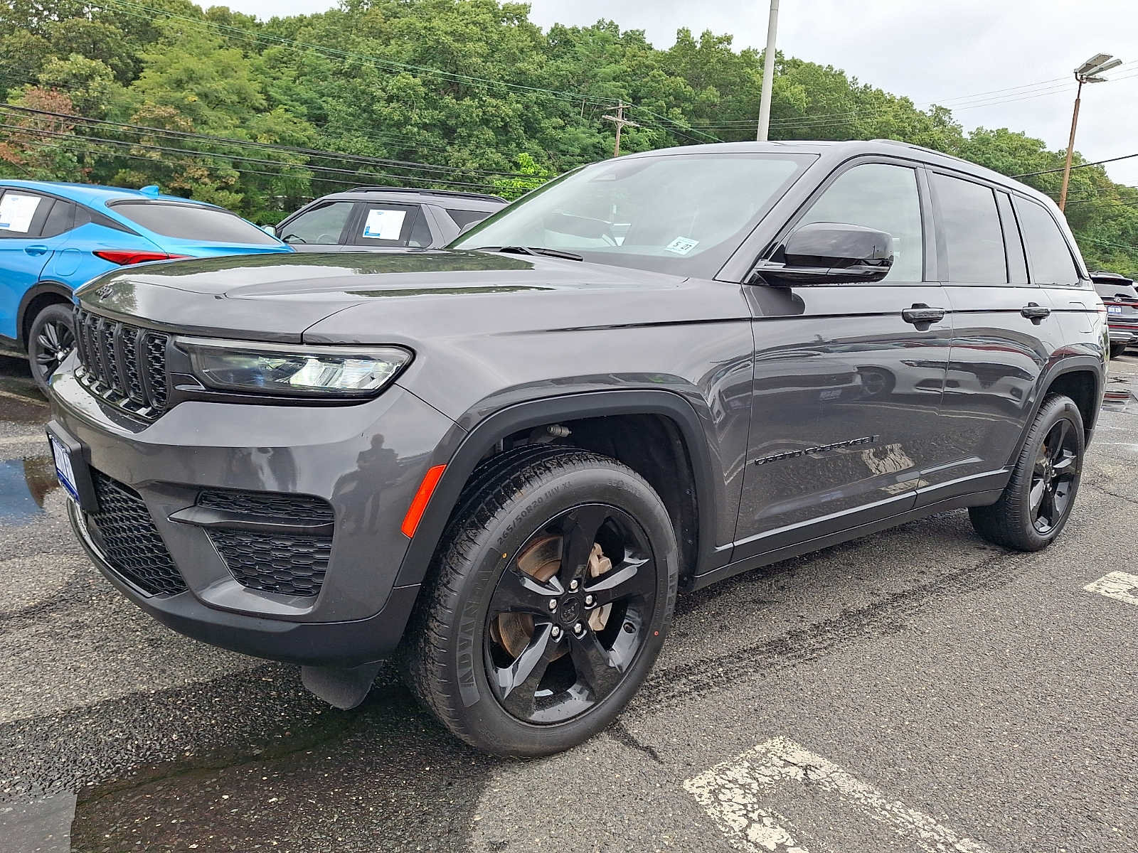 Used 2022 Jeep Grand Cherokee Altitude AWD/4WD image 3