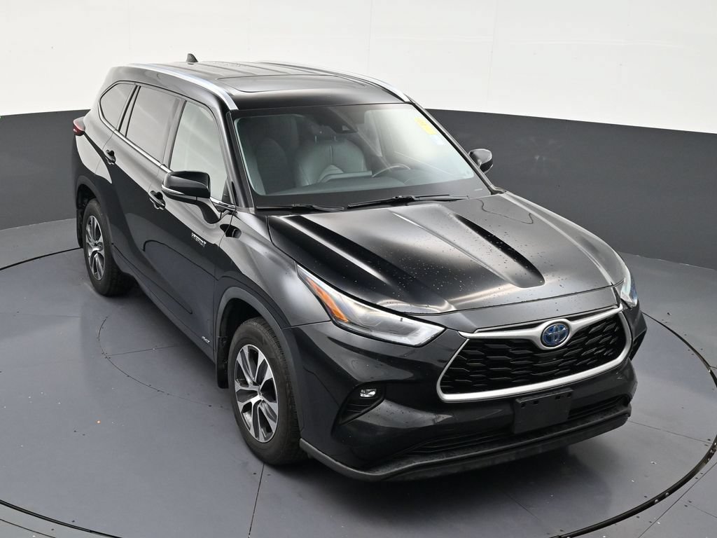 Used 2021 Toyota Highlander XLE AWD/4WD image 18