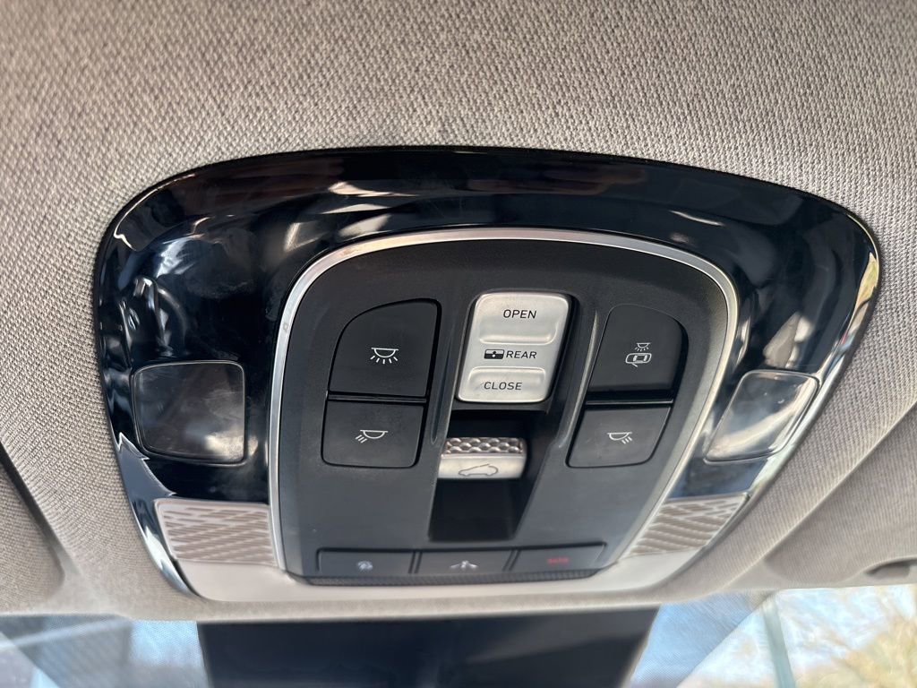 Used 2021 Hyundai Palisade Limited w/ Winter Package image 18