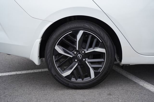 Used 2025 Nissan Versa SR w/ Trunk Package image 41