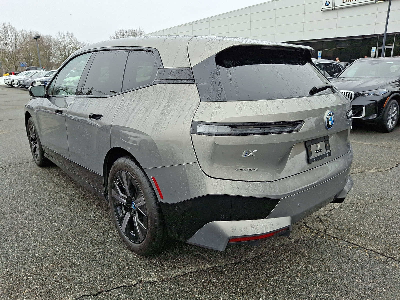 Used 2025 BMW iX xDrive50 w/ Premium Package AWD/4WD image 5