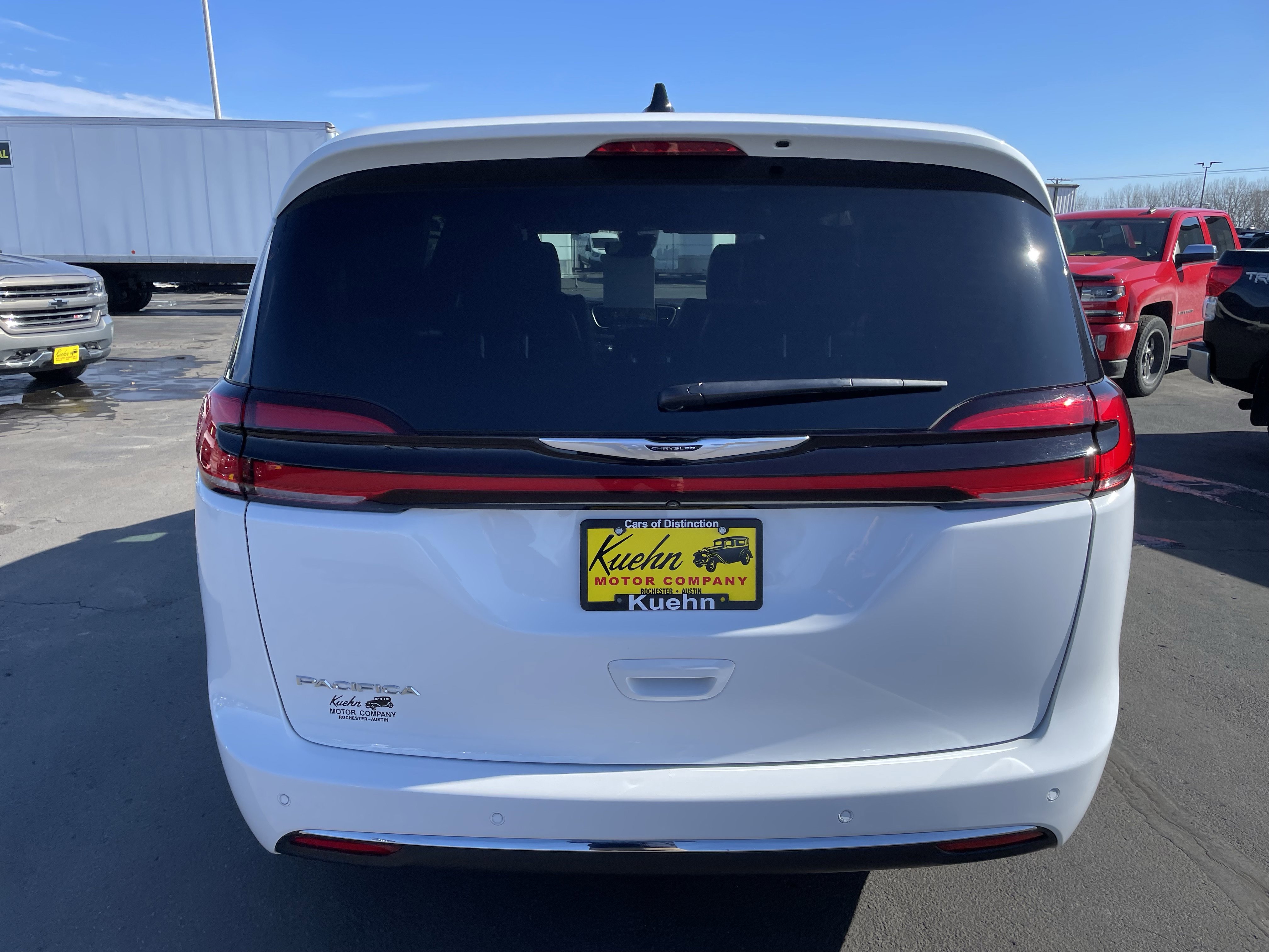 Used 2025 Chrysler Pacifica Select image 7