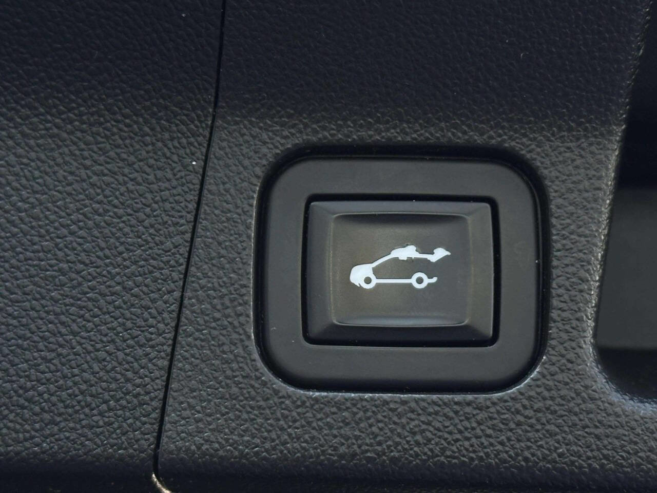 Used 2017 GMC Acadia Denali w/ Technology Package image 8