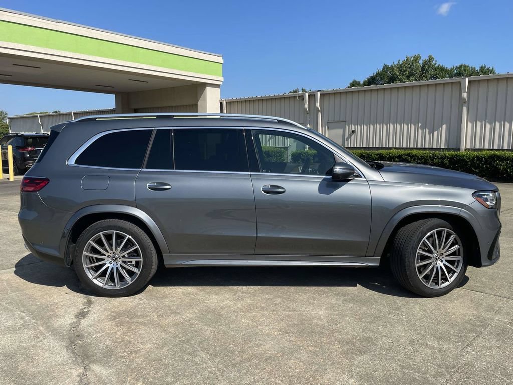 Used 2025 Mercedes-Benz GLS 450 4MATIC image 2