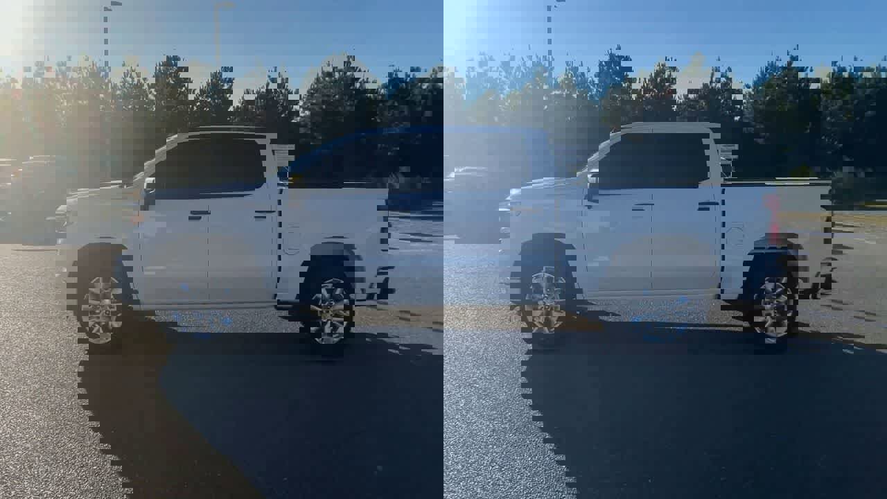 Used 2025 Chevrolet Silverado 1500 Custom image 5